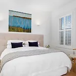 Sullivans Cove Apartments