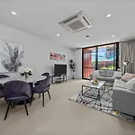 Luxury Central Hobart Apartment Free Parking