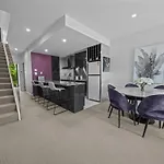 Luxury Central Hobart Apartment Free Parking