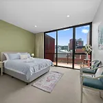 Luxury Central Hobart Apartment Free Parking