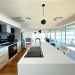 Lipscombe Escape Panoramic Views Luxury And Space
