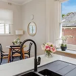 Warneford House Stylish Inner City Living