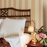 Hadley\'S Orient Hotel