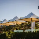 Shoreline Hotel