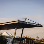 Shoreline Hotel