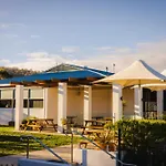Shoreline Hotel