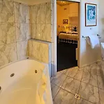 The Lodge On Elizabeth