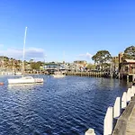 Bellerive Marina View Apartments No 28