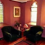 Pendragon Hall Hobart - Studio Apartment