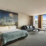 Macq 01 Hotel