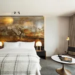 Macq 01 Hotel