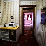 Motel Mayfair On Cavell