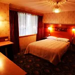 Motel Mayfair On Cavell