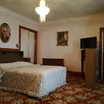 Motel Mayfair On Cavell