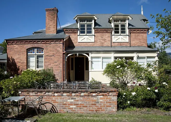Lowena Cafe And Accommodation