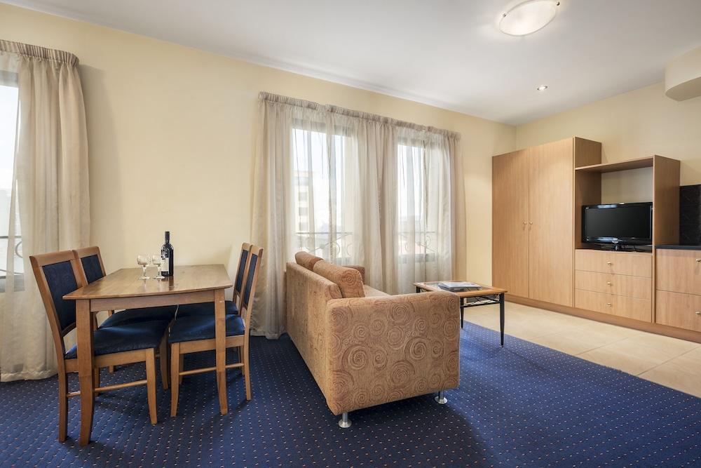 Quest Savoy Aparthotel Hobart