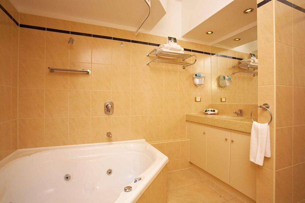 Quest Savoy Aparthotel Hobart