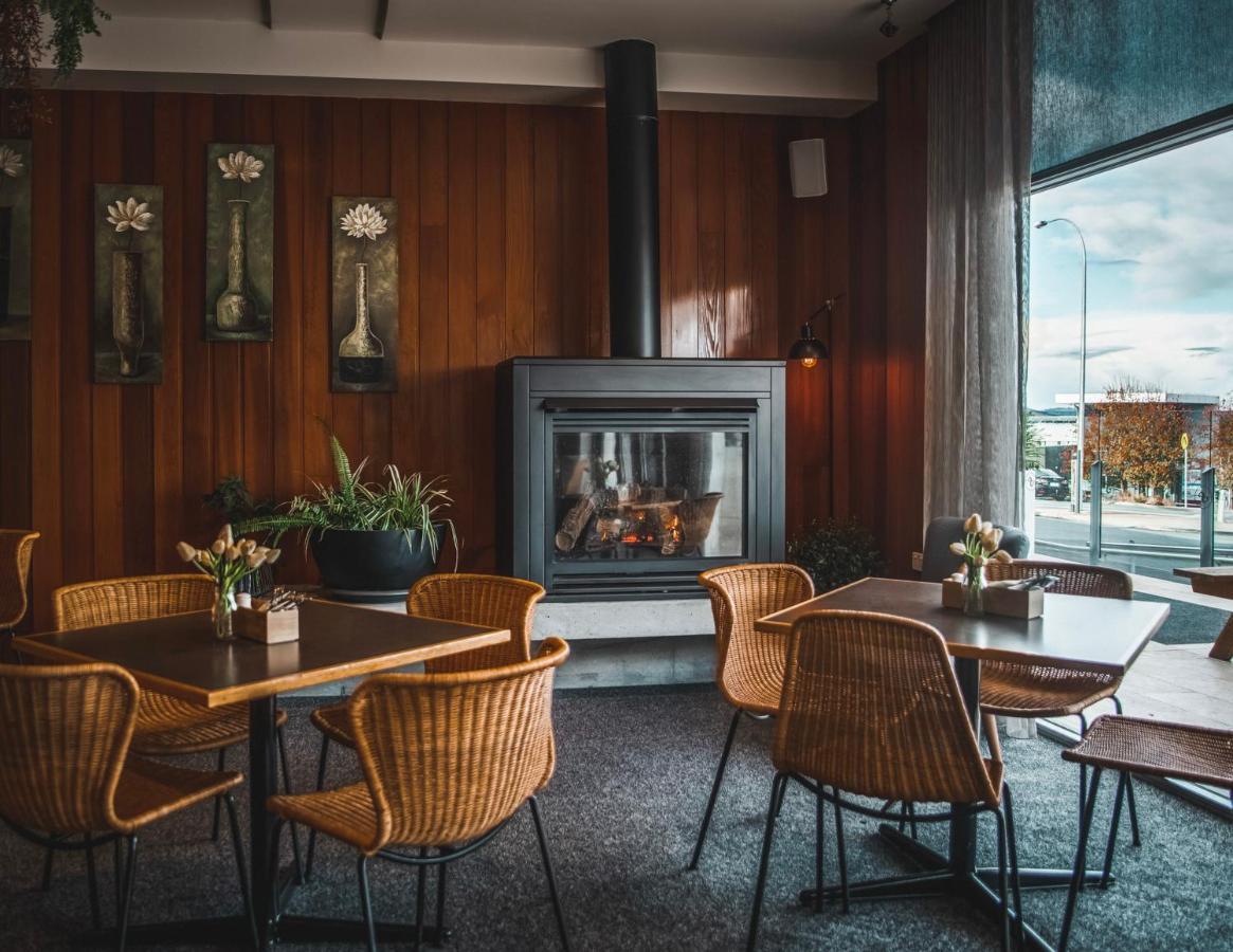 Shoreline Motel