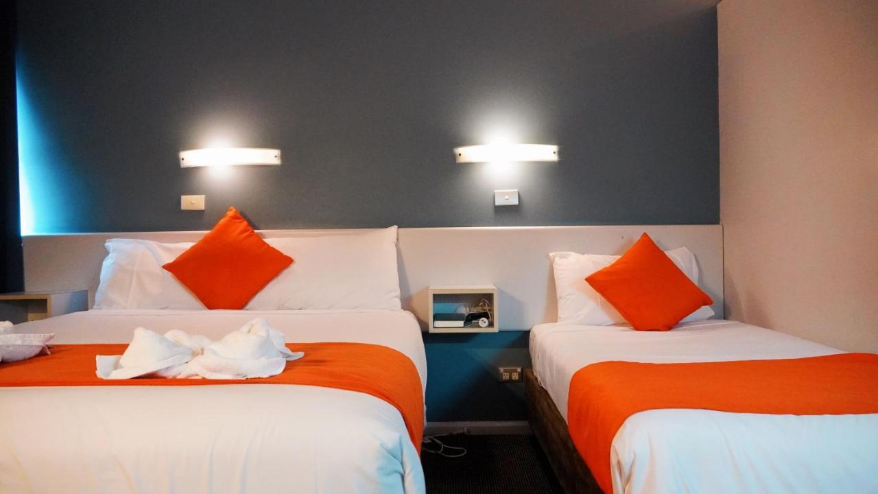 Waterfront 3*