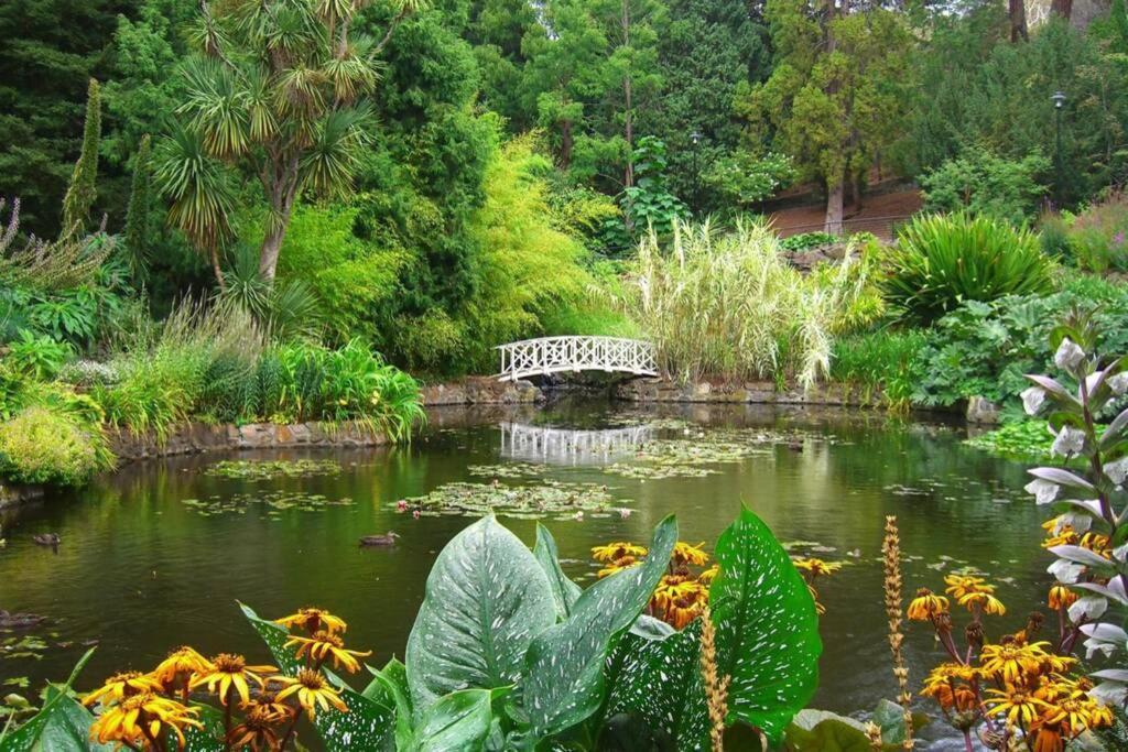 Holiday home Location In Hobart! Luxury 4 Bedroom With Stunning Views Hobart