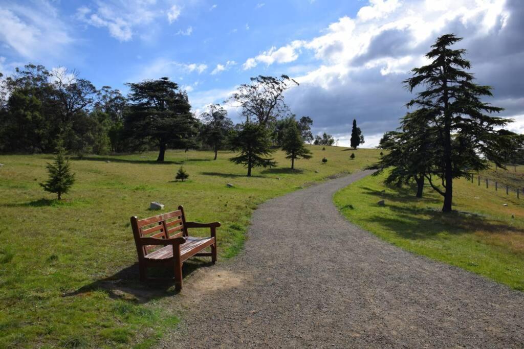 Location In Hobart! Luxury 4 Bedroom With Stunning Views Holiday home *