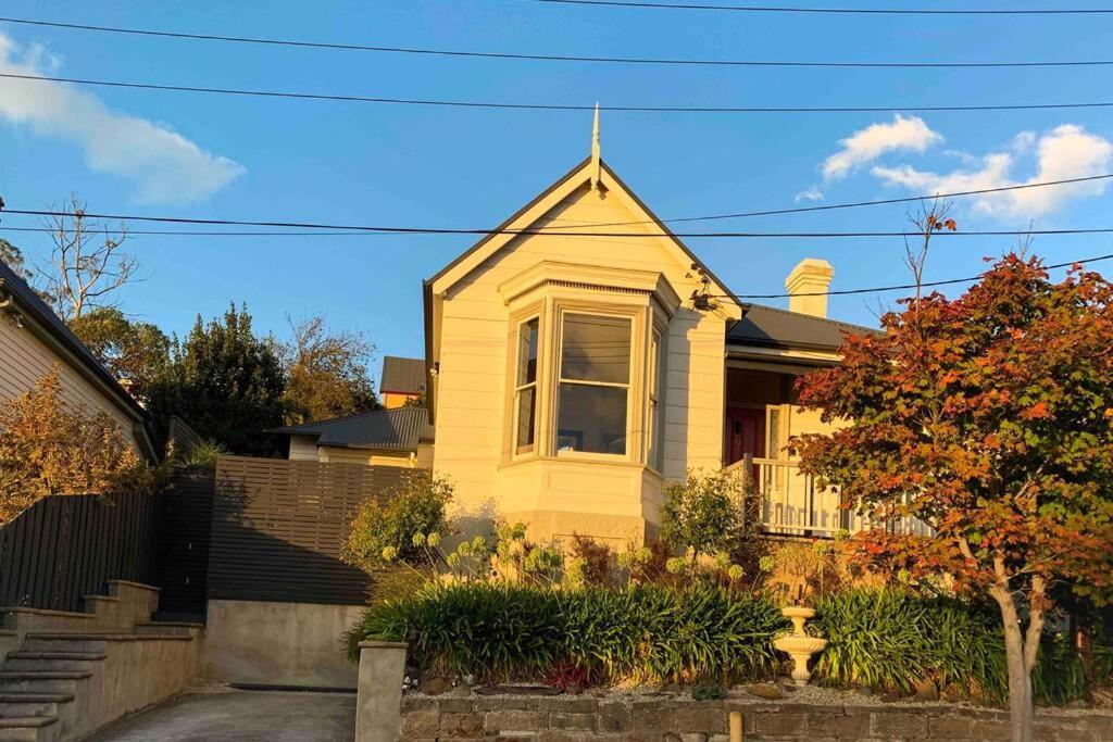 Holiday home Location In Hobart! Luxury 4 Bedroom With Stunning Views Hobart