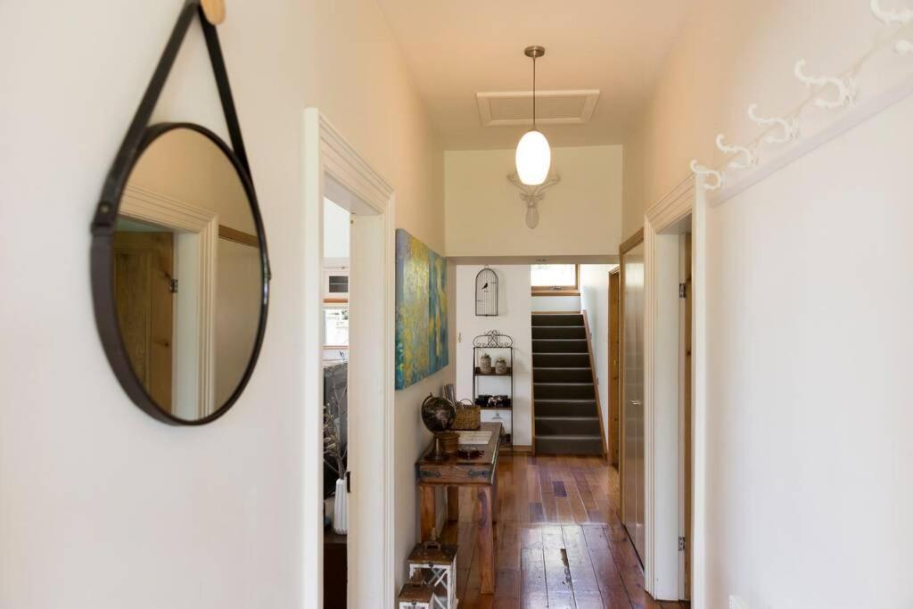 Location In Hobart! Luxury 4 Bedroom With Stunning Views Holiday home *
