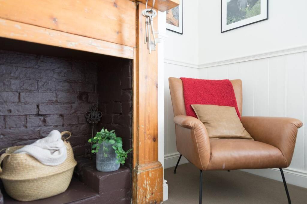Holiday home Location In Hobart! Luxury 4 Bedroom With Stunning Views *