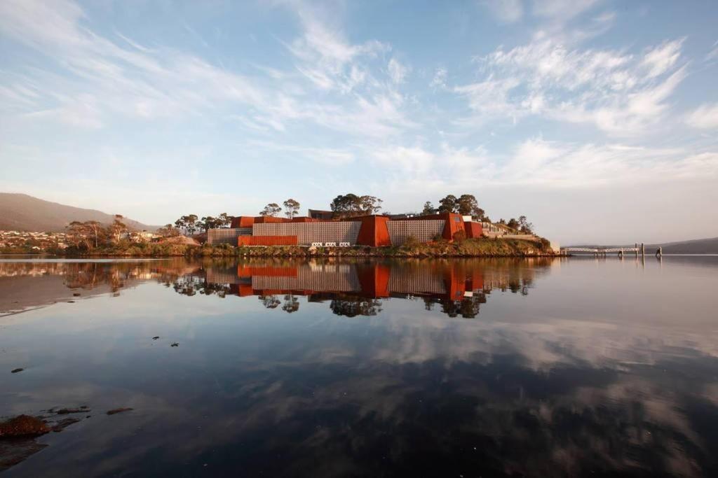 Holiday home Location In Hobart! Luxury 4 Bedroom With Stunning Views Hobart