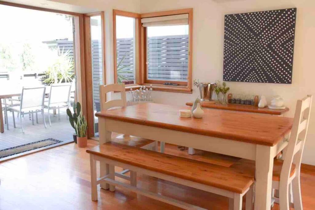 Location In Hobart! Luxury 4 Bedroom With Stunning Views Holiday home *