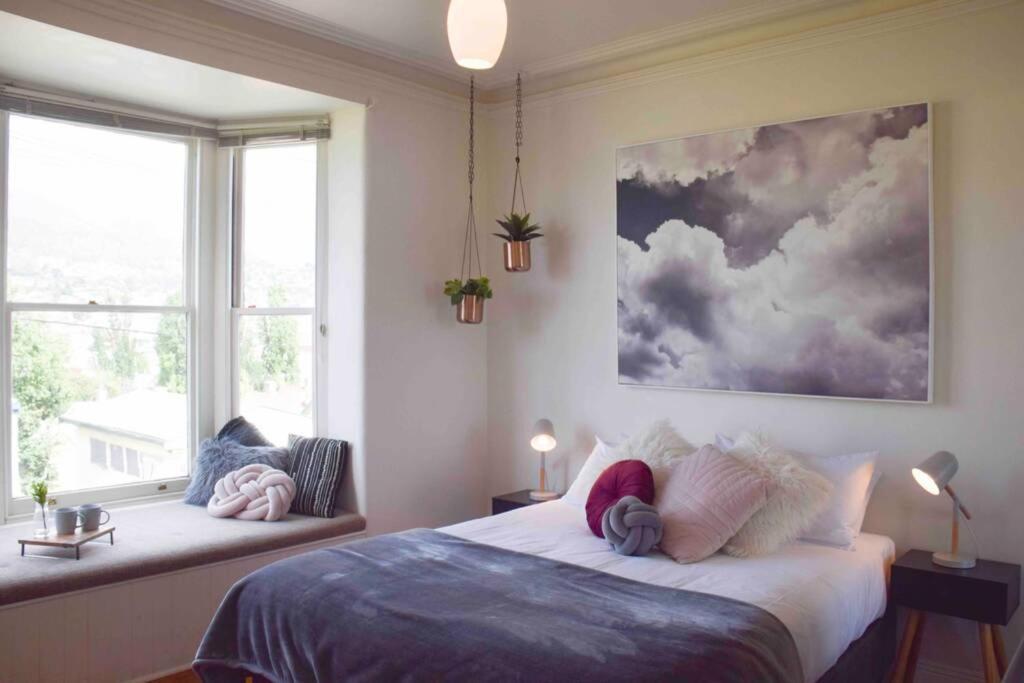 Location In Hobart! Luxury 4 Bedroom With Stunning Views Holiday home