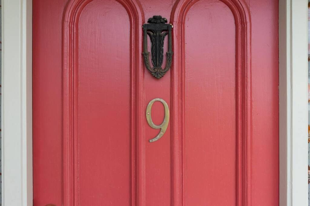 Location In Hobart! Luxury 4 Bedroom With Stunning Views * Hobart