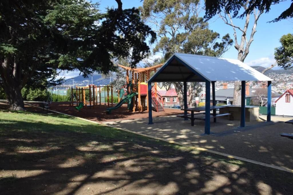 Location In Hobart! Luxury 4 Bedroom With Stunning Views *