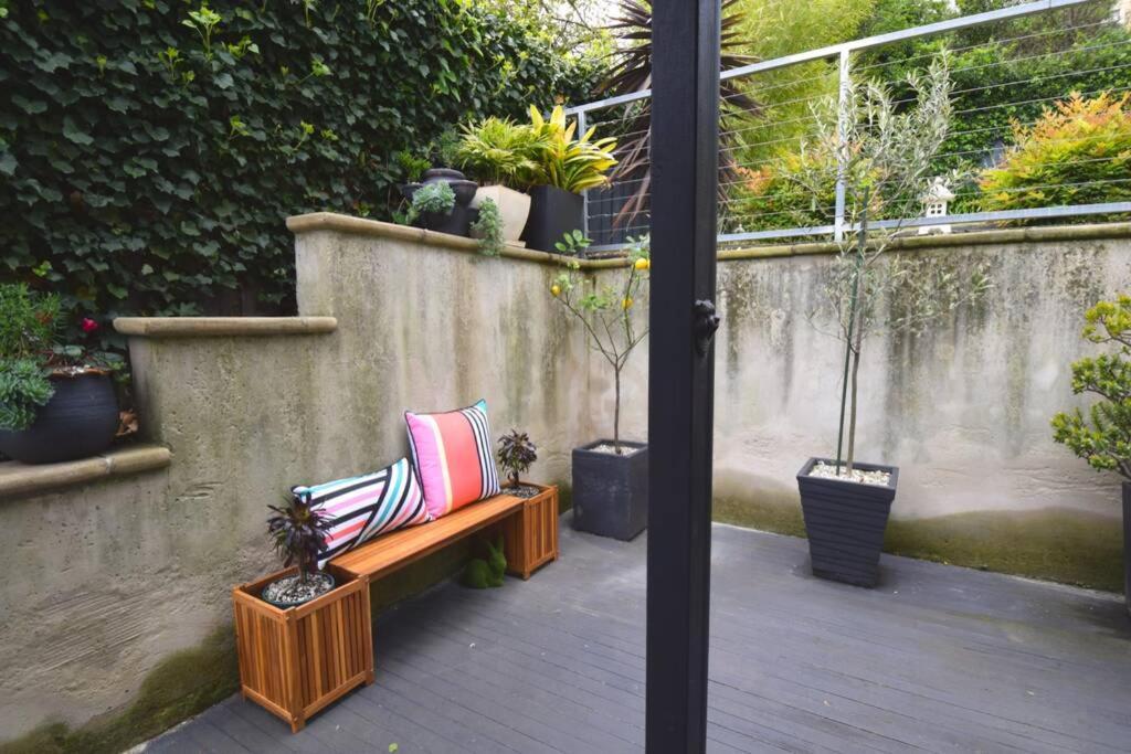 Location In Hobart! Luxury 4 Bedroom With Stunning Views Hobart