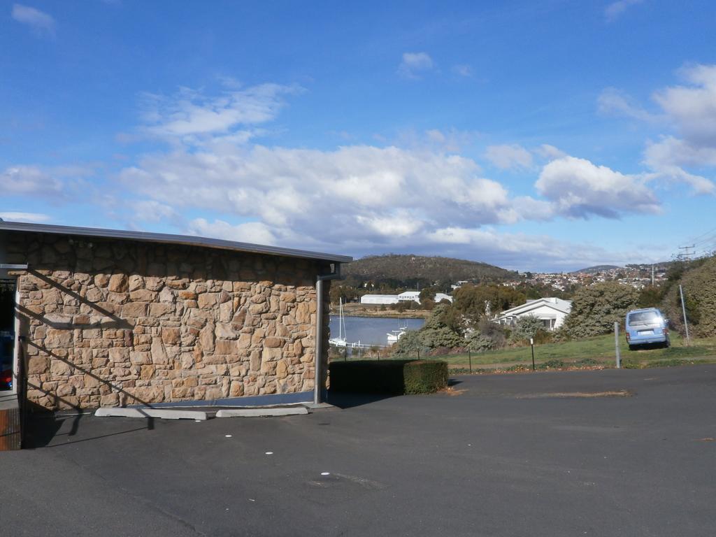 Motel Waterfront 3*