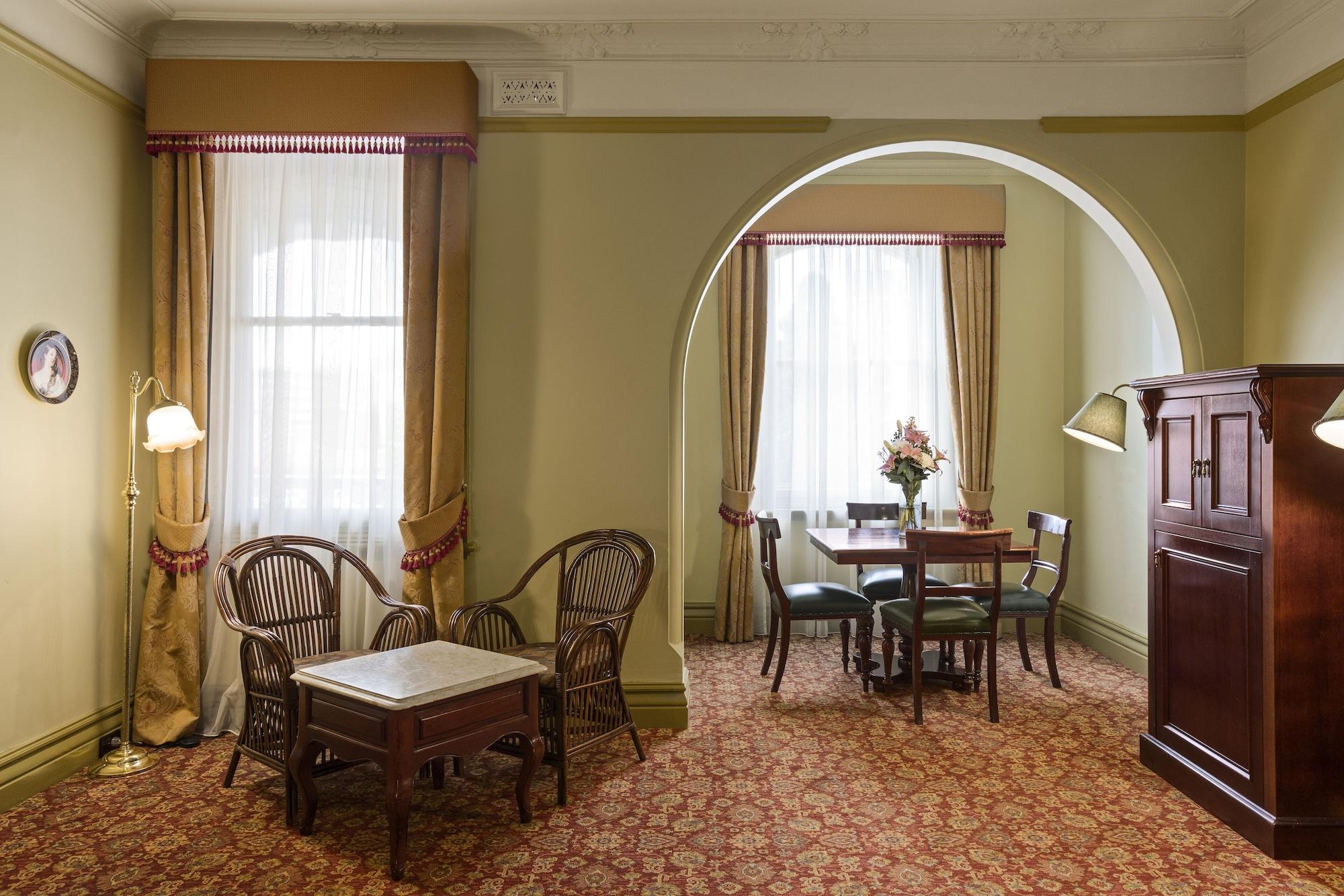 Hadley's Orient 4*
