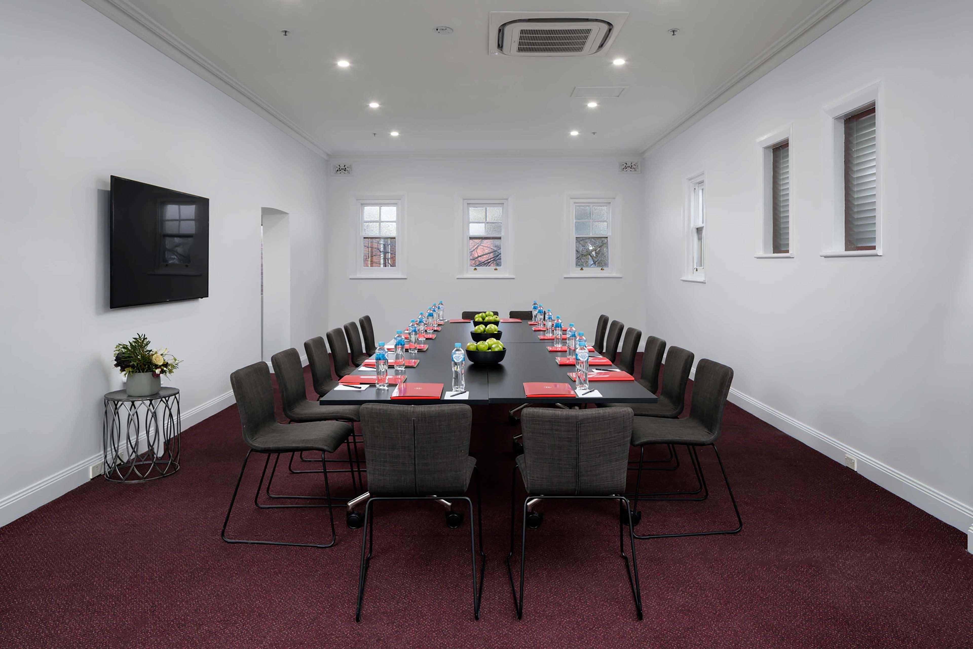 Rydges Hotel 3*