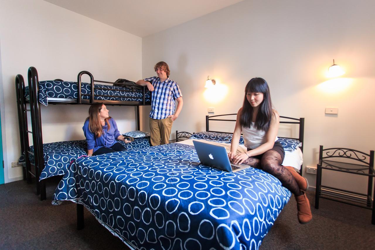 Yha Hostel *