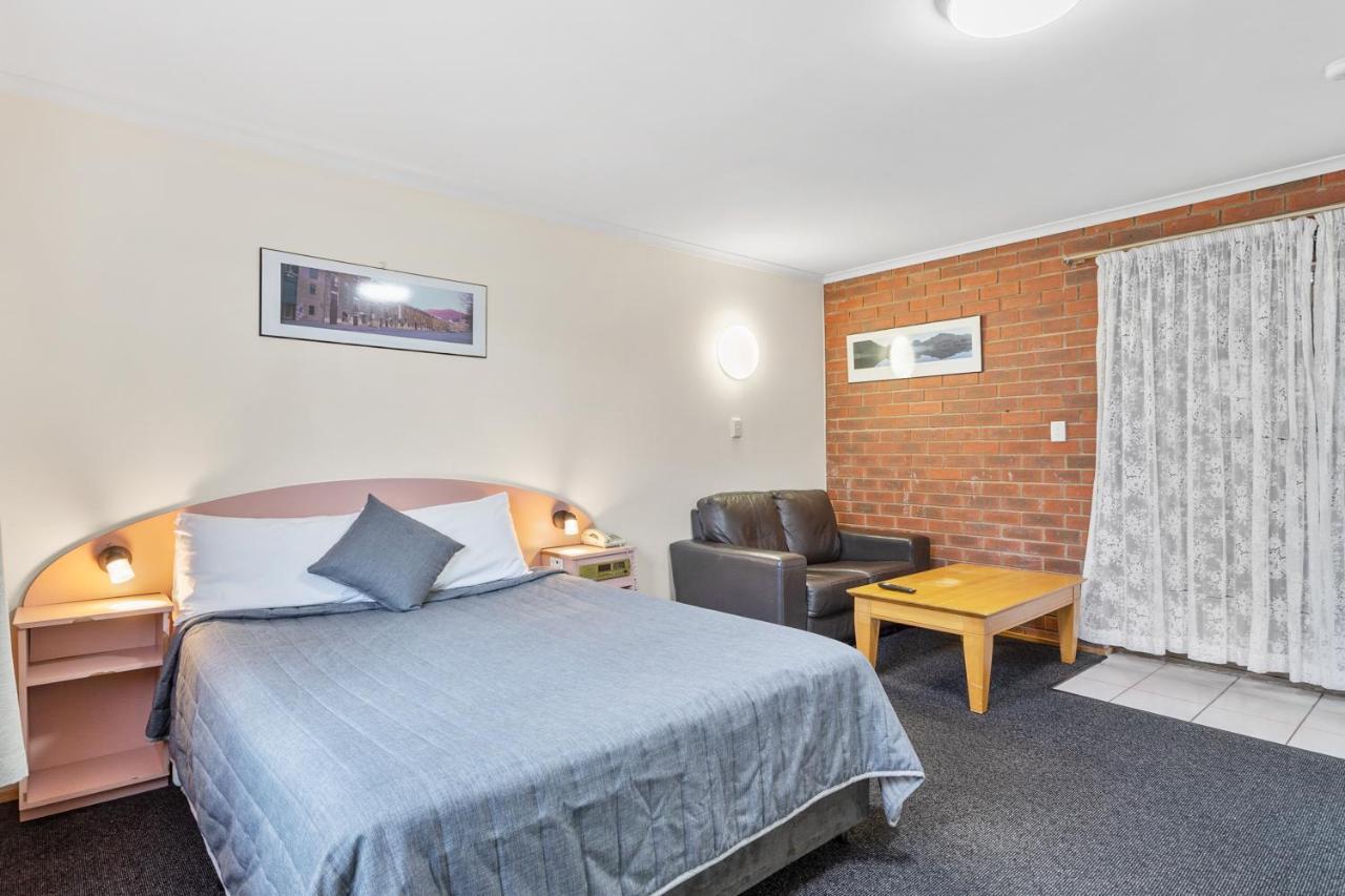 Martin Cash 3* Hobart