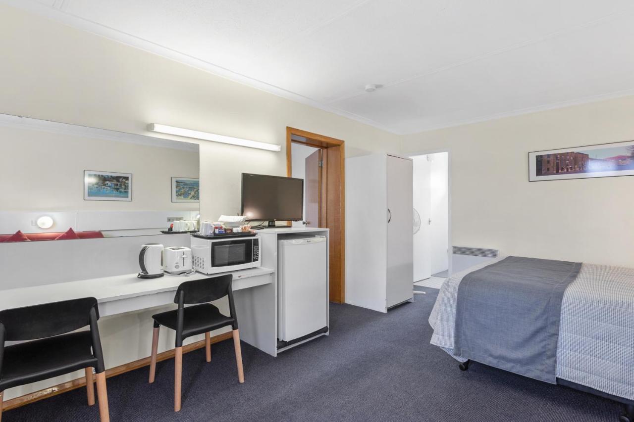 Martin Cash 3* Hobart