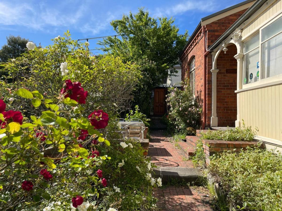 Lowena Cafe And Bed & Breakfast 3*