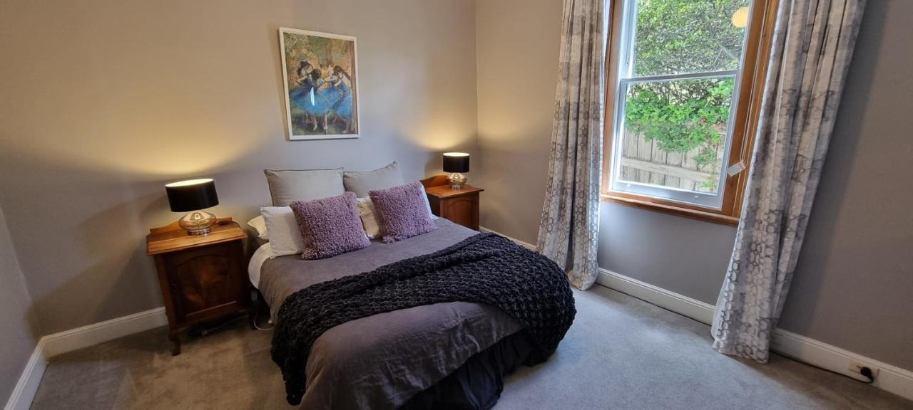 Hill House - Charming Home, Stunning Views Close To Holiday home Hobart