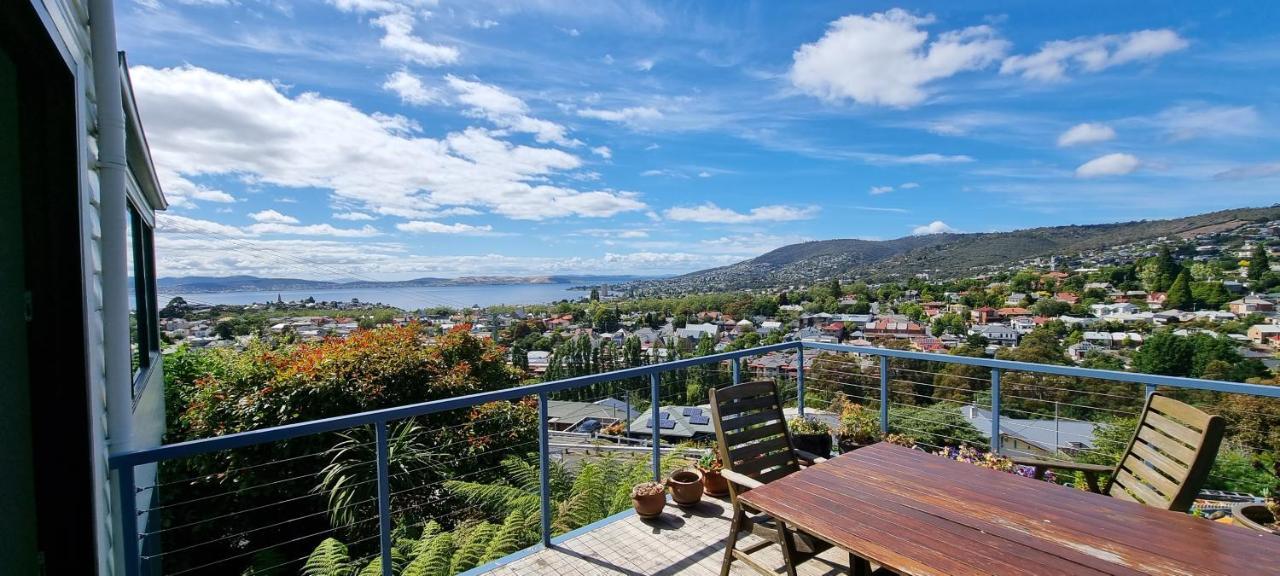 Holiday home Hill House - Charming Home, Stunning Views Close To