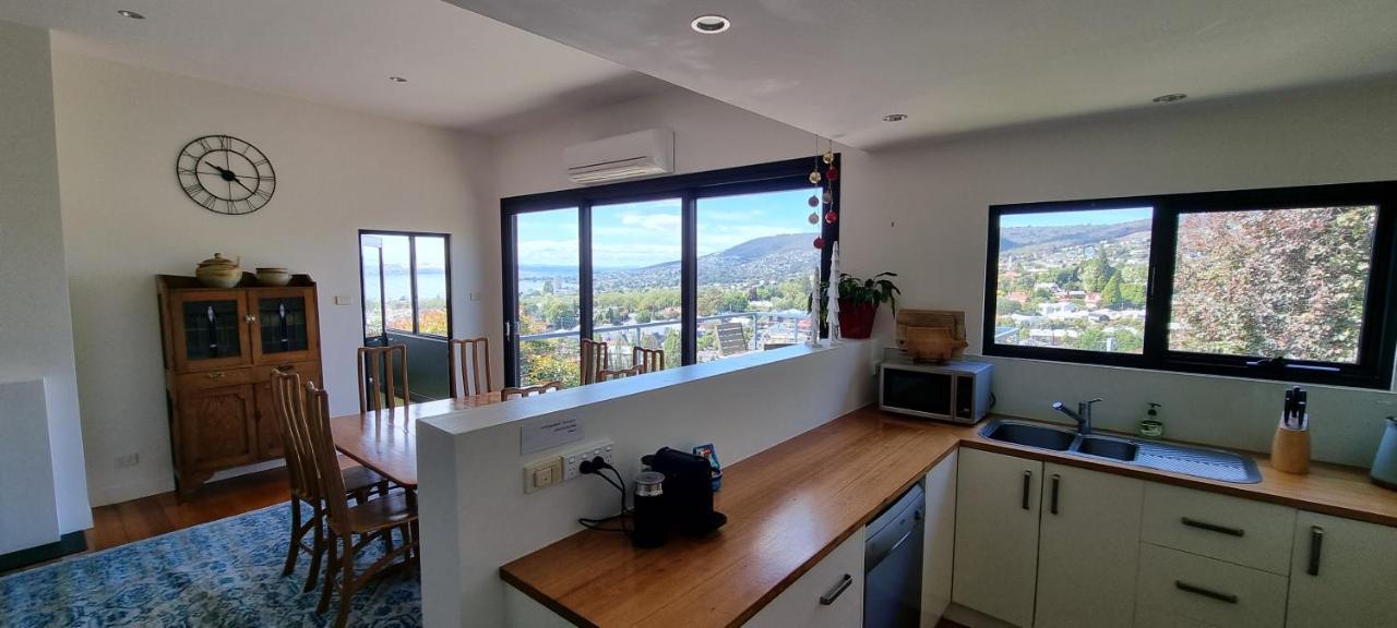 Hill House - Charming Home, Stunning Views Close To Holiday home *