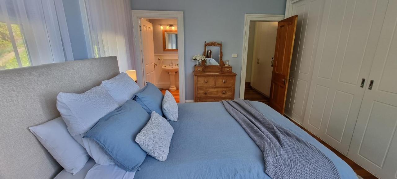 Hill House - Charming Home, Stunning Views Close To * Hobart