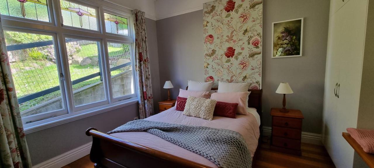 Hill House - Charming Home, Stunning Views Close To