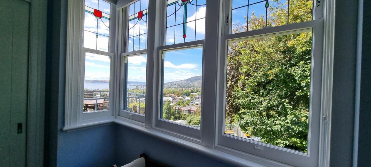 Hill House - Charming Home, Stunning Views Close To * Hobart