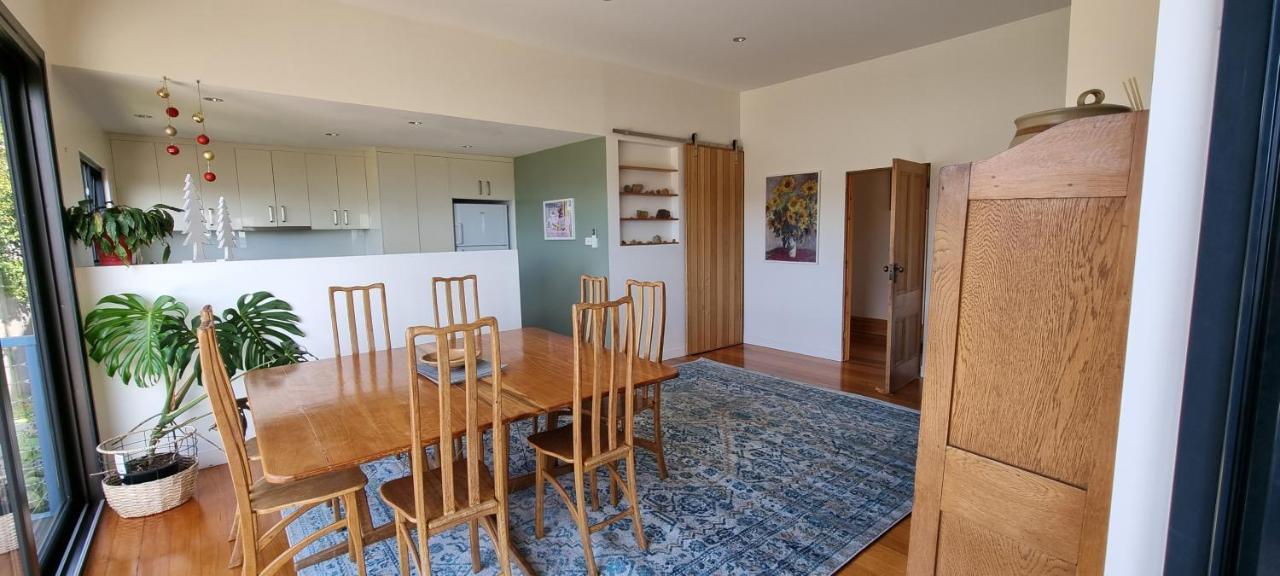 Hill House - Charming Home, Stunning Views Close To Holiday home Hobart