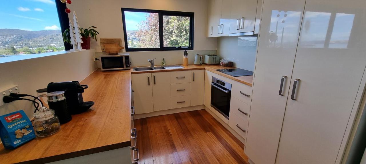 Holiday home Hill House - Charming Home, Stunning Views Close To *
