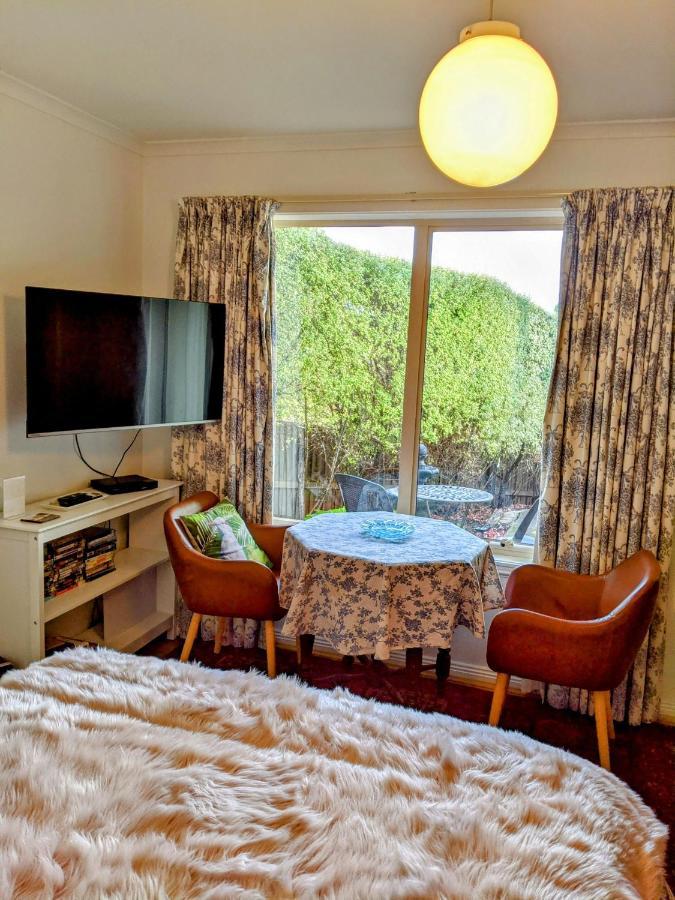 Apartment 'self-contained' Studio, Walk To Town. Hobart